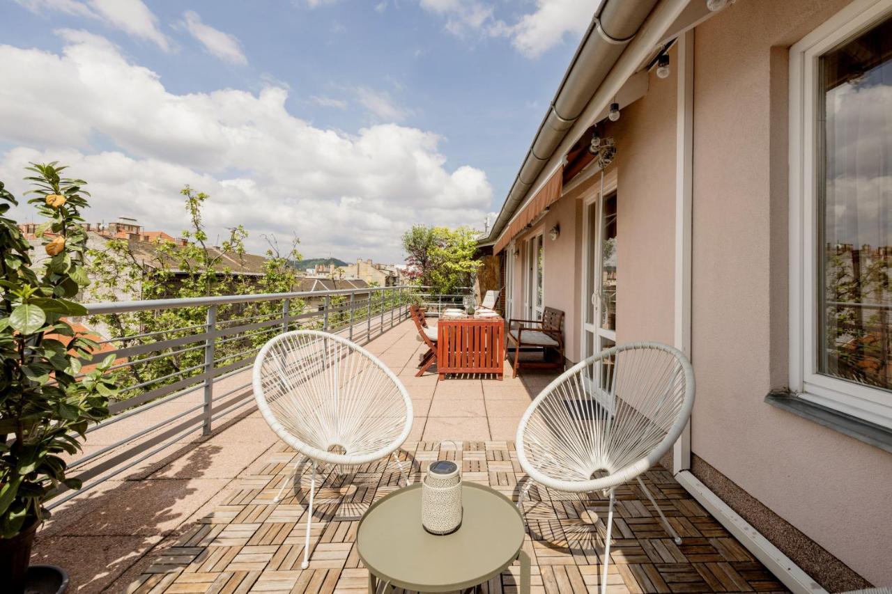 Bright And Spacious Penthouse W/ Terrace & Parking บูดาเปสต์ ภายนอก รูปภาพ