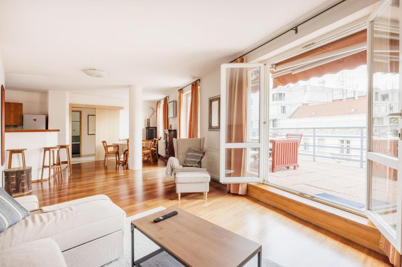 Bright And Spacious Penthouse W/ Terrace & Parking บูดาเปสต์ ภายนอก รูปภาพ