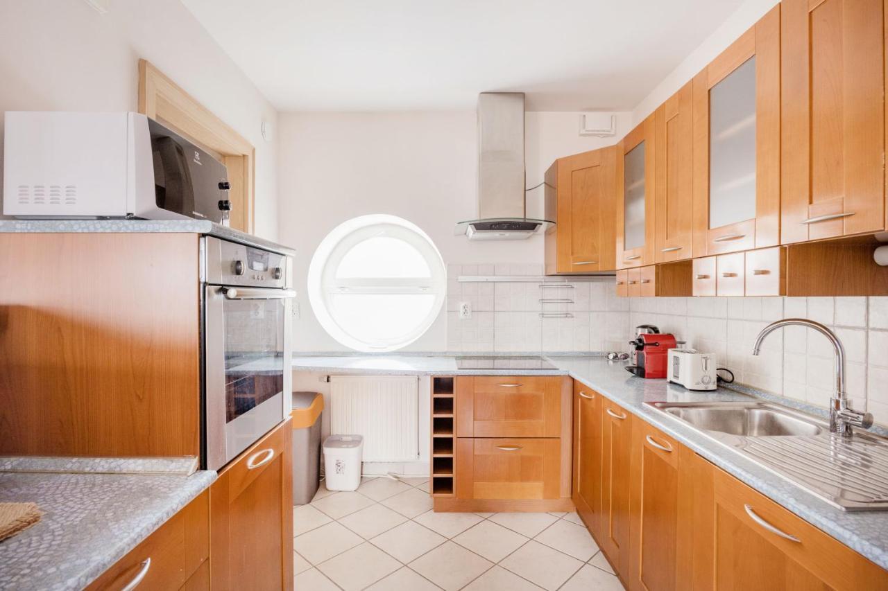 Bright And Spacious Penthouse W/ Terrace & Parking บูดาเปสต์ ภายนอก รูปภาพ